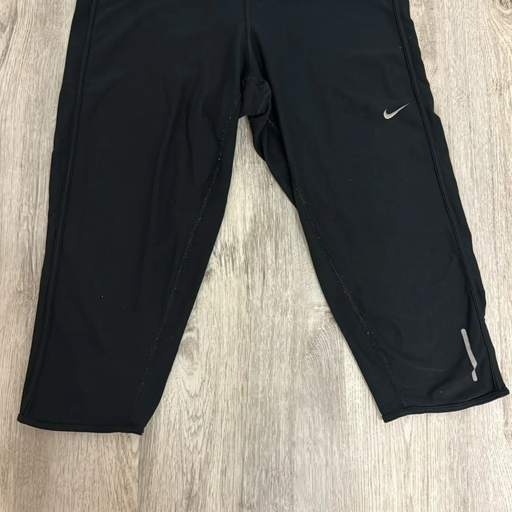 Nike women’s dri fit capris size medium